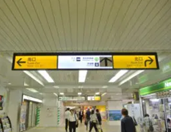 JR総武線本八幡駅の大きい改札を左に出ます。本八幡駅の南口側に出ます